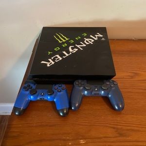 Ps4 black 500 gb w/ 2 controllers